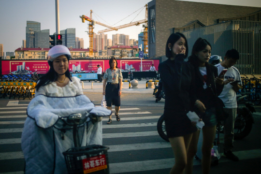 중국의 젊은이들.  EPA 연합뉴스